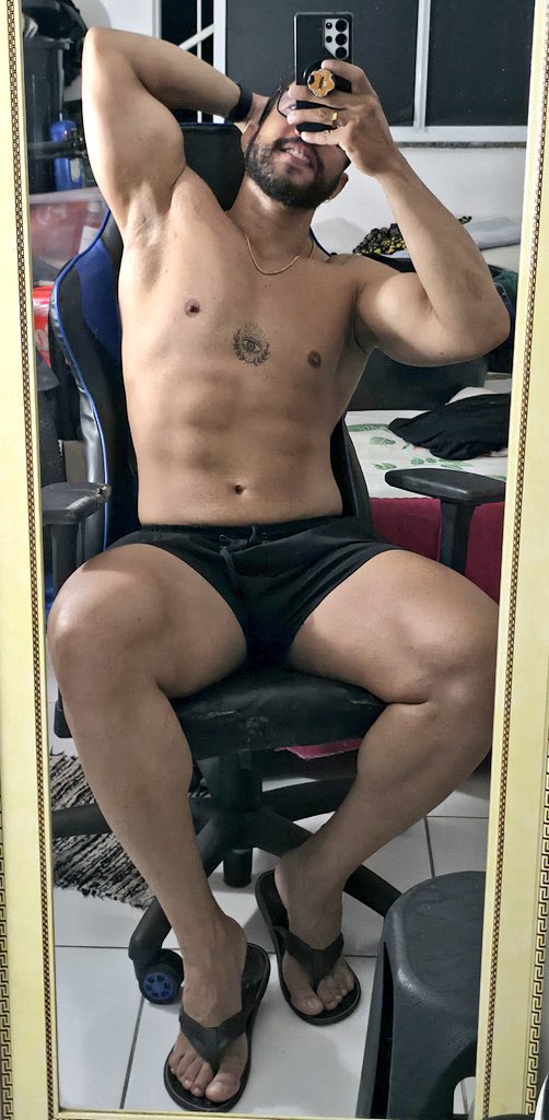 piesysandalias2's tweet photo. Noches 💦💦 https://t.co/g4uhIkVudu