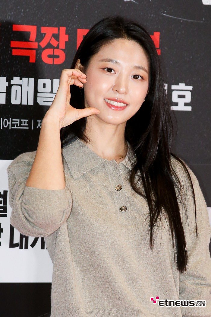 seolhyunhk's tweet photo. 260921 Movie “Assassins” VIP Premiere 

#Seolhyun #김설현 #설현 #雪炫 https://t.co/PUwWL01HCN