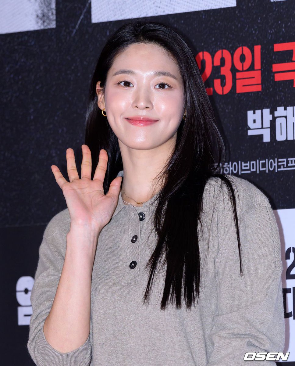 seolhyunhk's tweet photo. 260921 Movie “Assassins” VIP Premiere 

#Seolhyun #김설현 #설현 #雪炫 https://t.co/PUwWL01HCN