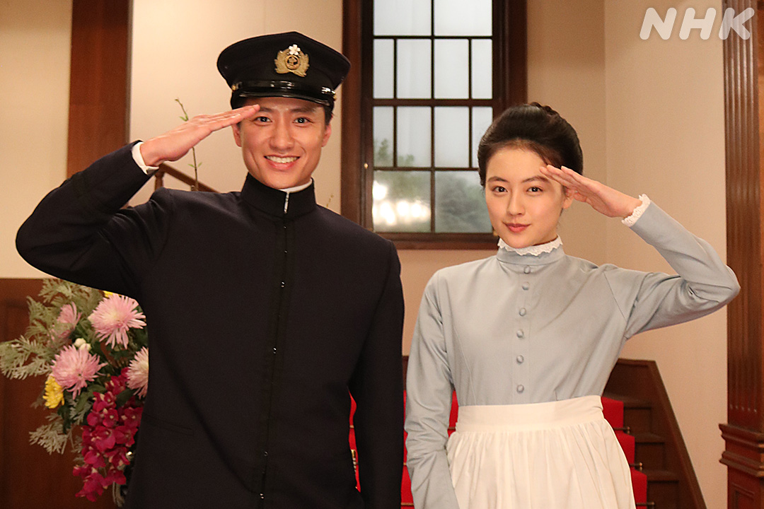 asadora_nhk's tweet photo. 直美と寛太、お別れの #風薫るオフショット
出会いのシーン（２枚目）と同じポーズで。

鹿鳴館での出会いから切っても切れない仲になったふたり。
藤原季節さんは寛太の役が大好きだそうです。

👇お別れシーンを見る
https://t.co/tlpBVS7jrt

#朝ドラ #風薫る
上坂樹里 藤原季節 https://t.co/0rf9UQ0Pgy