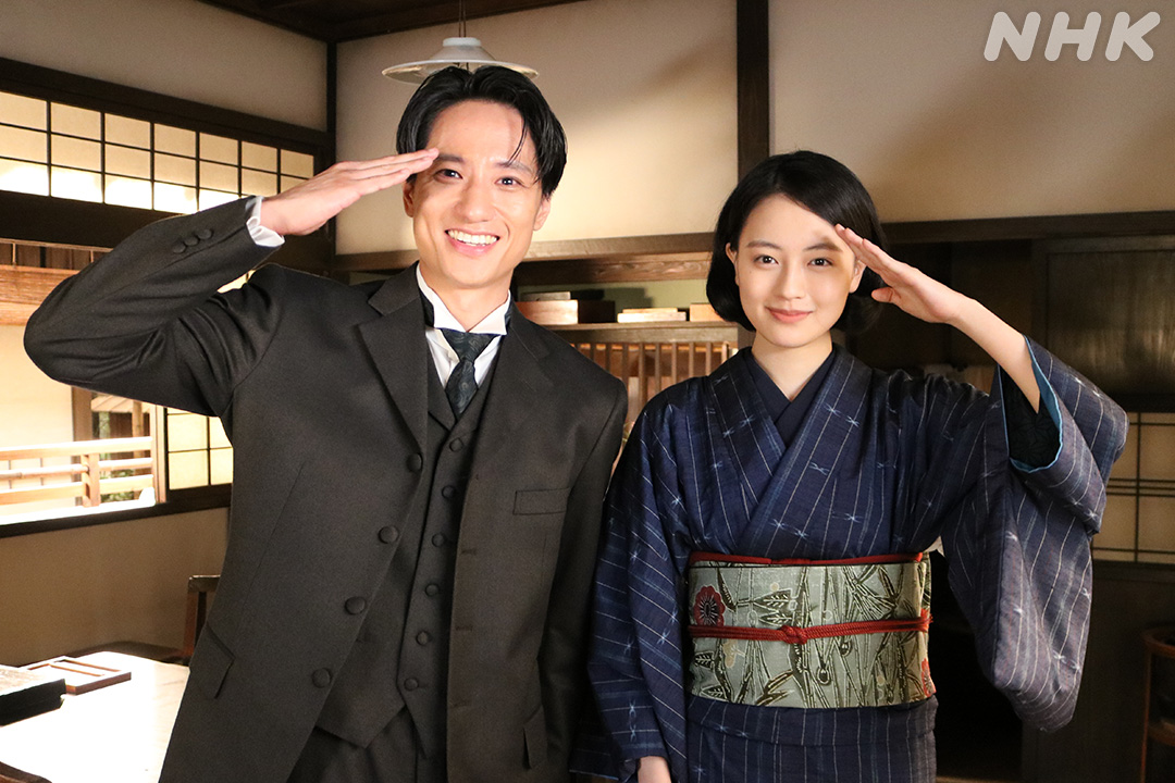 asadora_nhk's tweet photo. 直美と寛太、お別れの #風薫るオフショット
出会いのシーン（２枚目）と同じポーズで。

鹿鳴館での出会いから切っても切れない仲になったふたり。
藤原季節さんは寛太の役が大好きだそうです。

👇お別れシーンを見る
https://t.co/tlpBVS7jrt

#朝ドラ #風薫る
上坂樹里 藤原季節 https://t.co/0rf9UQ0Pgy