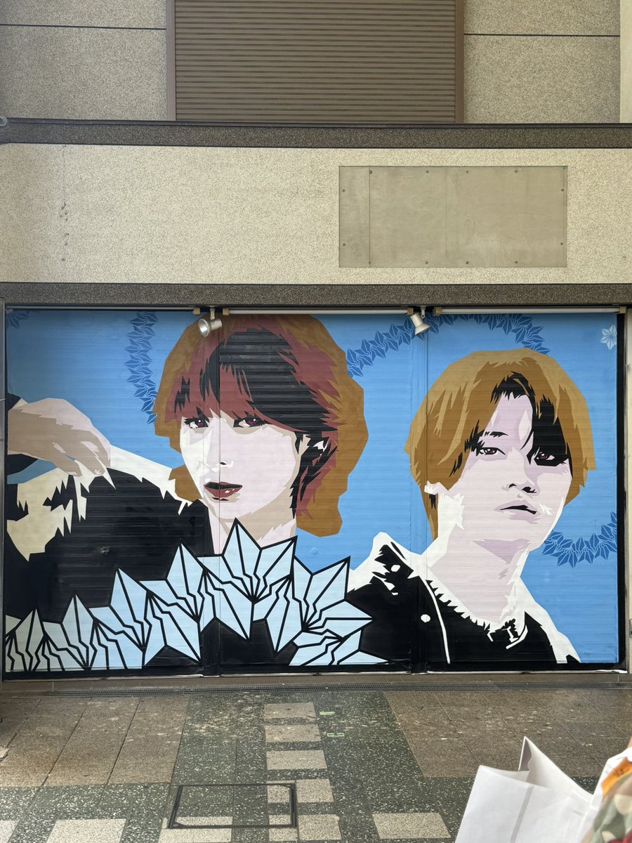pan_HONEYs's tweet photo. 夕方予定ありなのでステッカーは諦めたけど
シャッター見に来ました！
#BMSG
#BMSG_OPENTHESHUTTER https://t.co/ztro2jlmGq