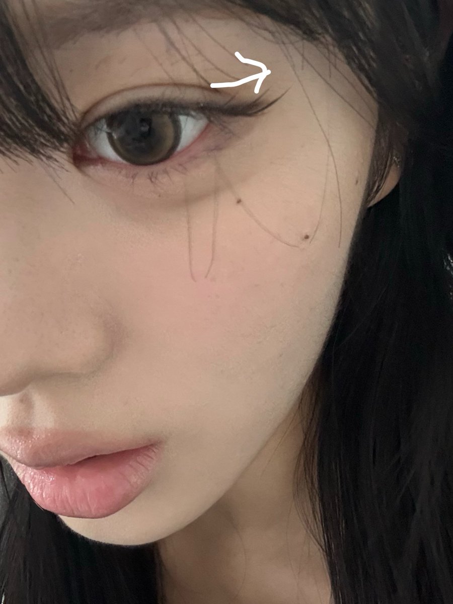 g06157n's tweet photo. 꼬막눈의 토끼상 메이크업 하하
준비물: 뒤로갈수록 길어지는 디자인의속눈썹 

꿀팁은 눈끝~중간위주로 붙히는데 이때 눈끝x !!속눈썹라인x!! (답답해보이고 여기가 내 눈 끝이라는걸 알려주는꼴이됨) 

>>아이라인으로 연장한 그부분에 맞춰서 해야됨! 진짜눈보다 조금 더 뒤에 붙이세요 https://t.co/jwqM1ntMly