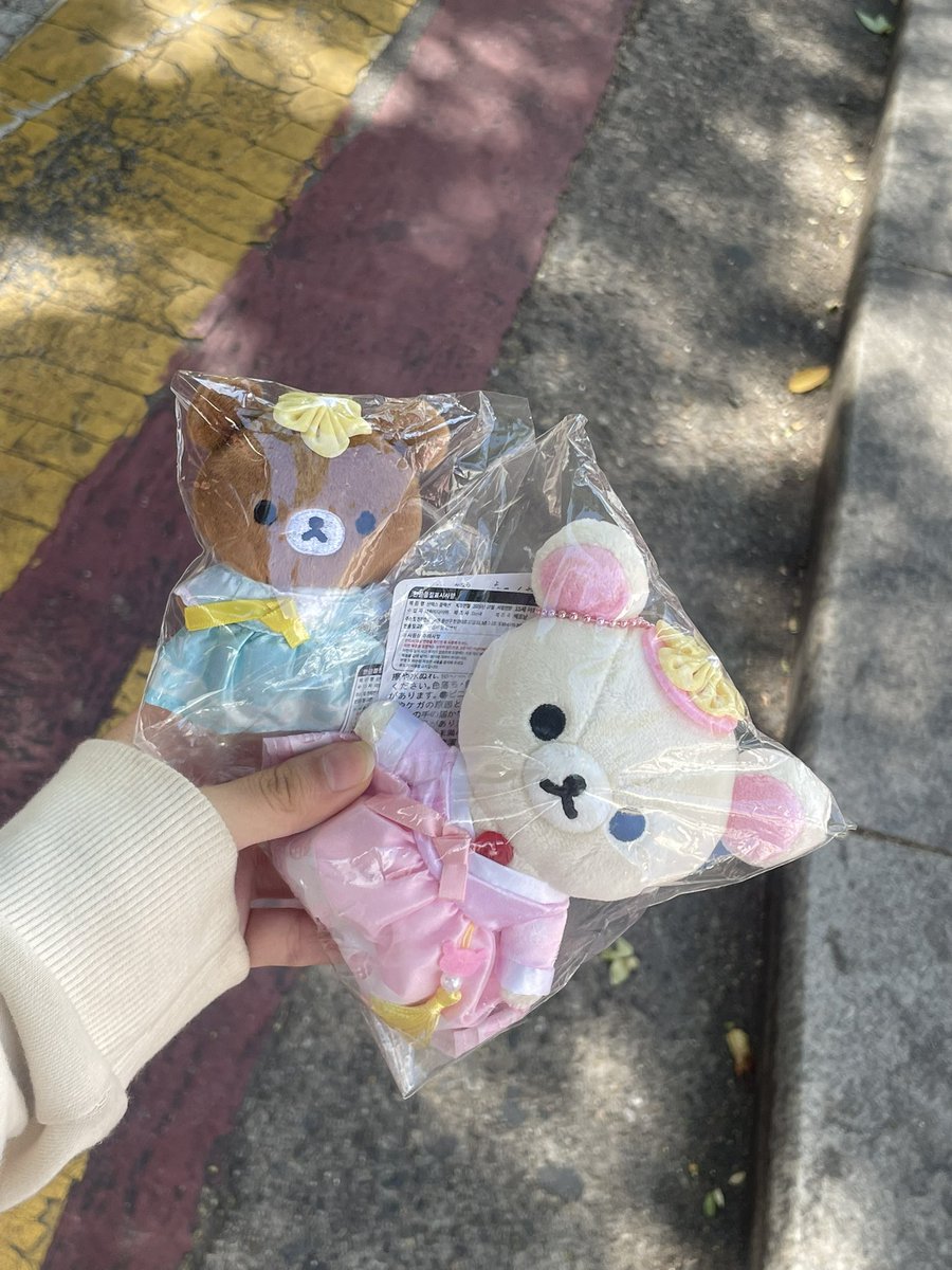 dyuranghe's tweet photo. 한복 리락이들 오픈런 성공했습미다.. ^_^ ♡
실물이진짜너뮤예쁨.. https://t.co/VKPrNzARA3