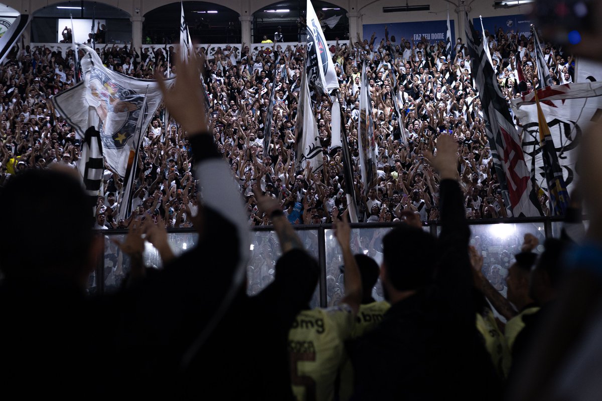 NewsAlmirantee's tweet photo. O Vasco irá mandar o jogo contra o Palmeiras, pela semifinal da Copa do Brasil, em São Januário.

🗞️: @diogodantas
📸: Matheus Lima | Vasco https://t.co/XJKc56Drly