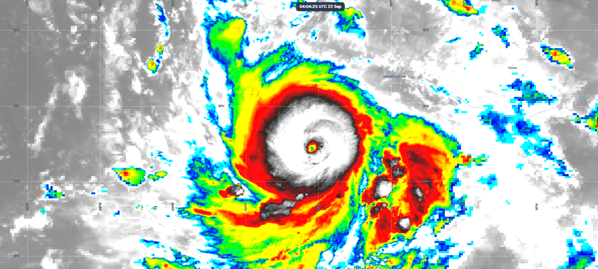 footknockout's tweet photo. Yikes. Cat 5 sometime tommorow. The eye just keeps clearing #polo https://t.co/cy9IPJtTCb