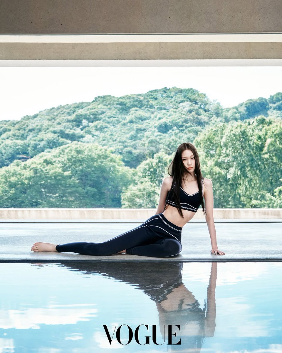 adprojectpics's tweet photo. ANNIE for Vogue Korea x ALO (1/6) https://t.co/Y6WwgvShMy