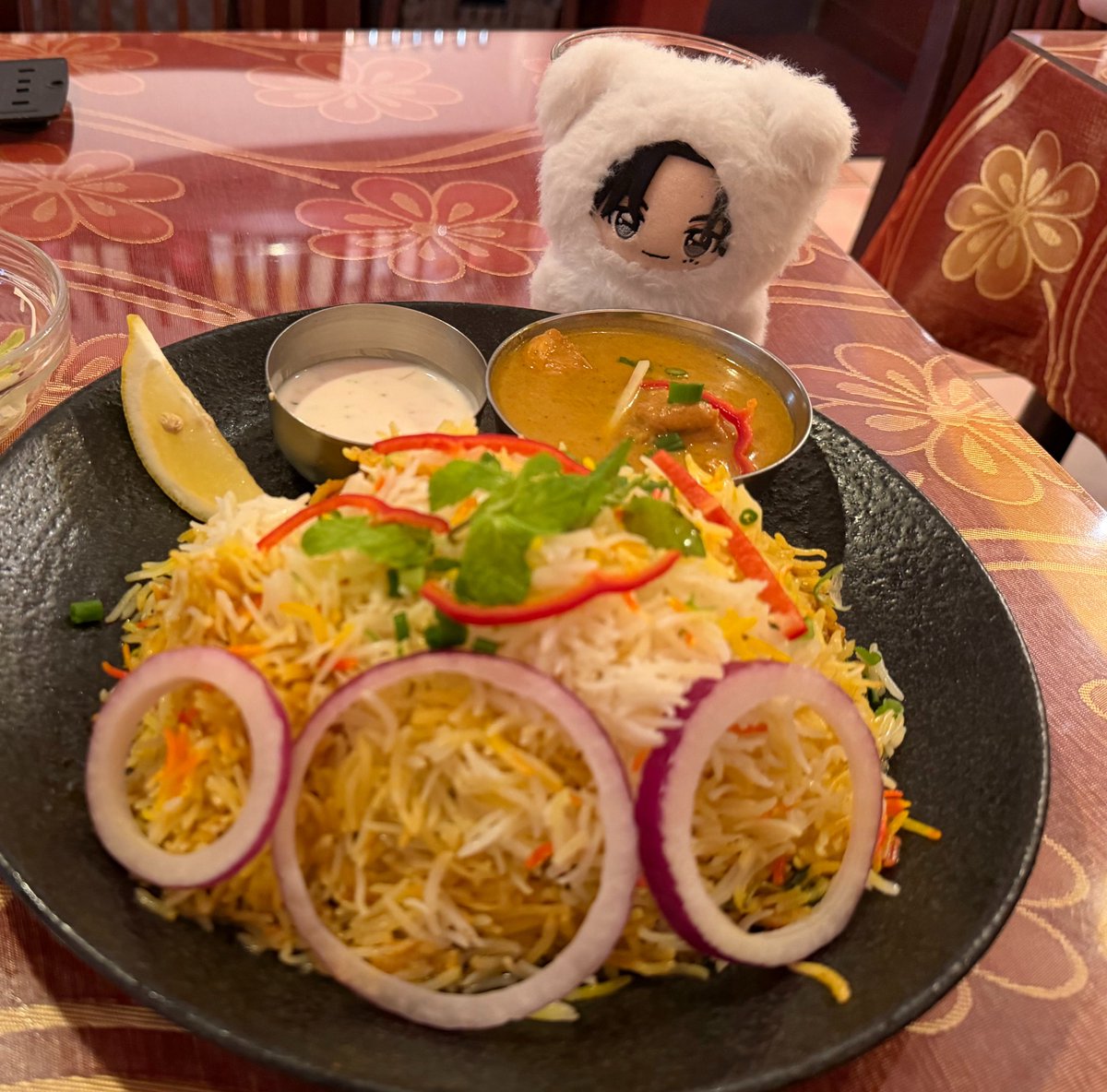 nsdaruma's tweet photo. 大量のビリヤニでお腹パンパン(⊃ ॑꒳ ॑⊂)
おいしかった😸💓 https://t.co/lzXTMnKR70