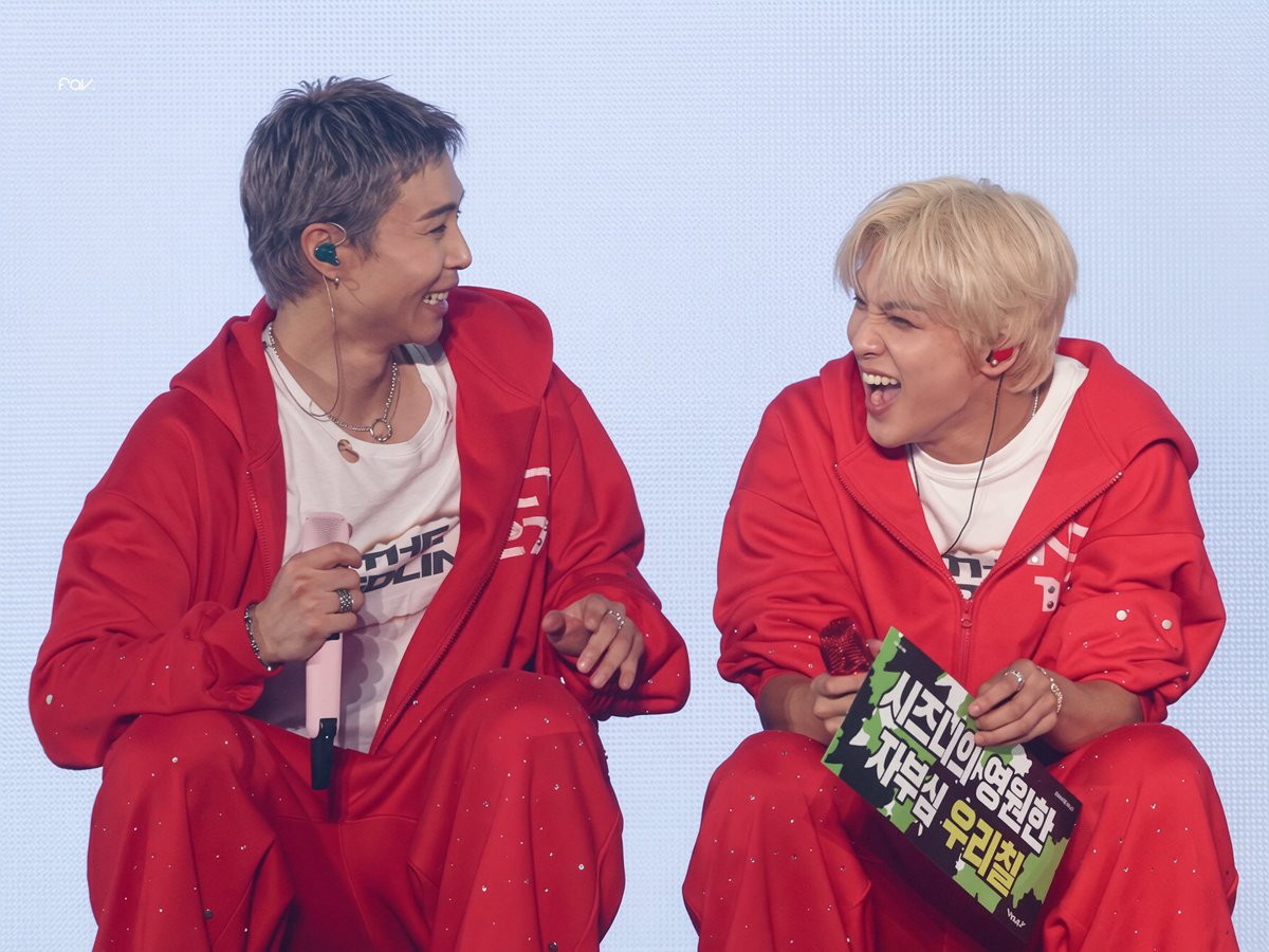 favourite_127's tweet photo. 260920 NCT 127 THE REDLINE DAY3 

🐱: Look, Look! 
🐱: (Pose) 
🐻: 😆
🐱🐻: 😆😆

#NCT127  #JOHNNY #쟈니
#HAECHAN #해찬 https://t.co/EtJgMYbPgH