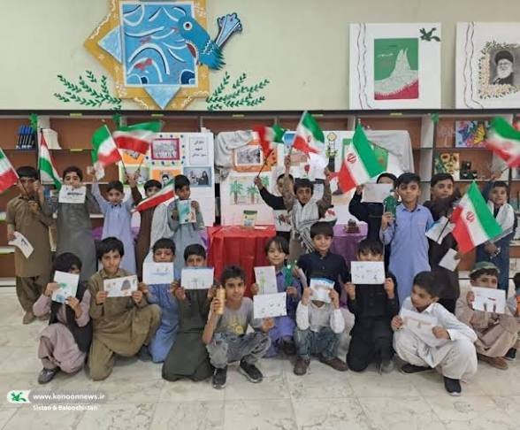 mohsenfyzb's tweet photo. معلمانی بودند که هم درس می‌دادند و هم برای دفاع از مردم و سرزمینشان قدم به میدان گذاشتند. روایت آنان بخشی از تاریخ فرهنگی دفاع مقدس است.
#مهر_مقاومت
 #روایت_فداکاری https://t.co/YKeo7sNq9z