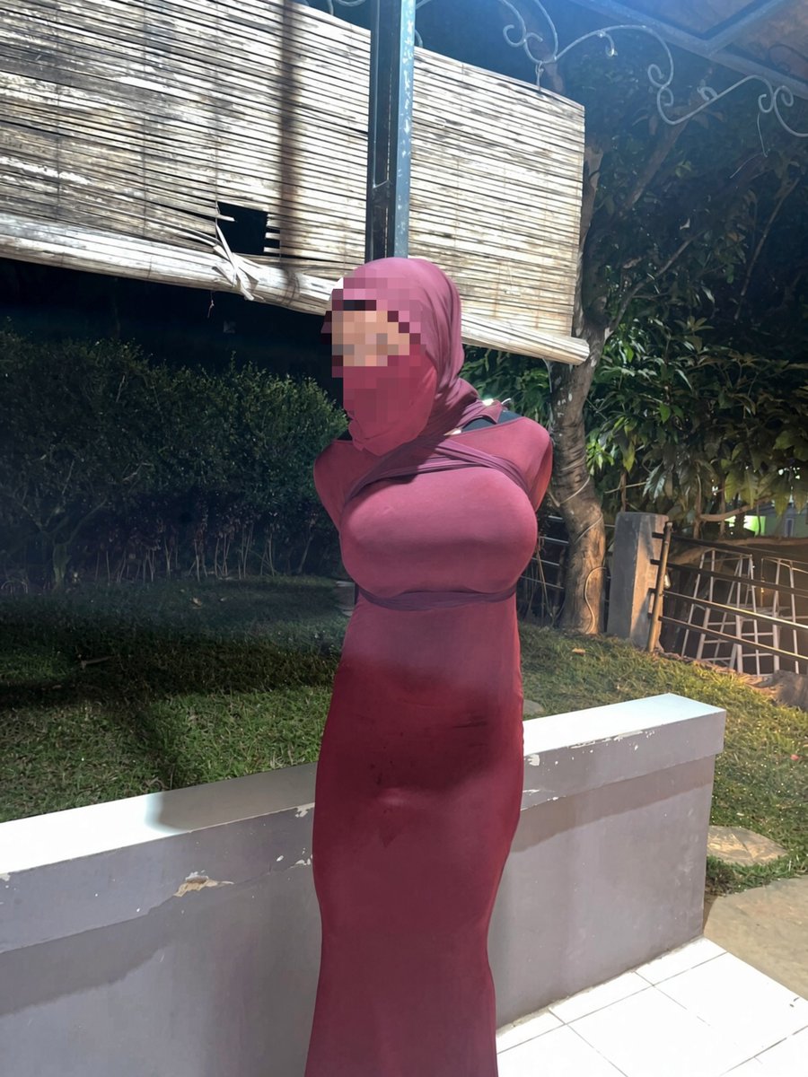 MistVaniaa8's tweet photo. Liat @_Viio__ pke dress ini cantik, kita coba di peliharaan mist🤣, lumayan cantik, tp batangnya masi kaliatan🤣🤣, pokoknya jd peliharaan mist harus mau di apain aja semau mist😘😘 https://t.co/hRYZKAAAaE