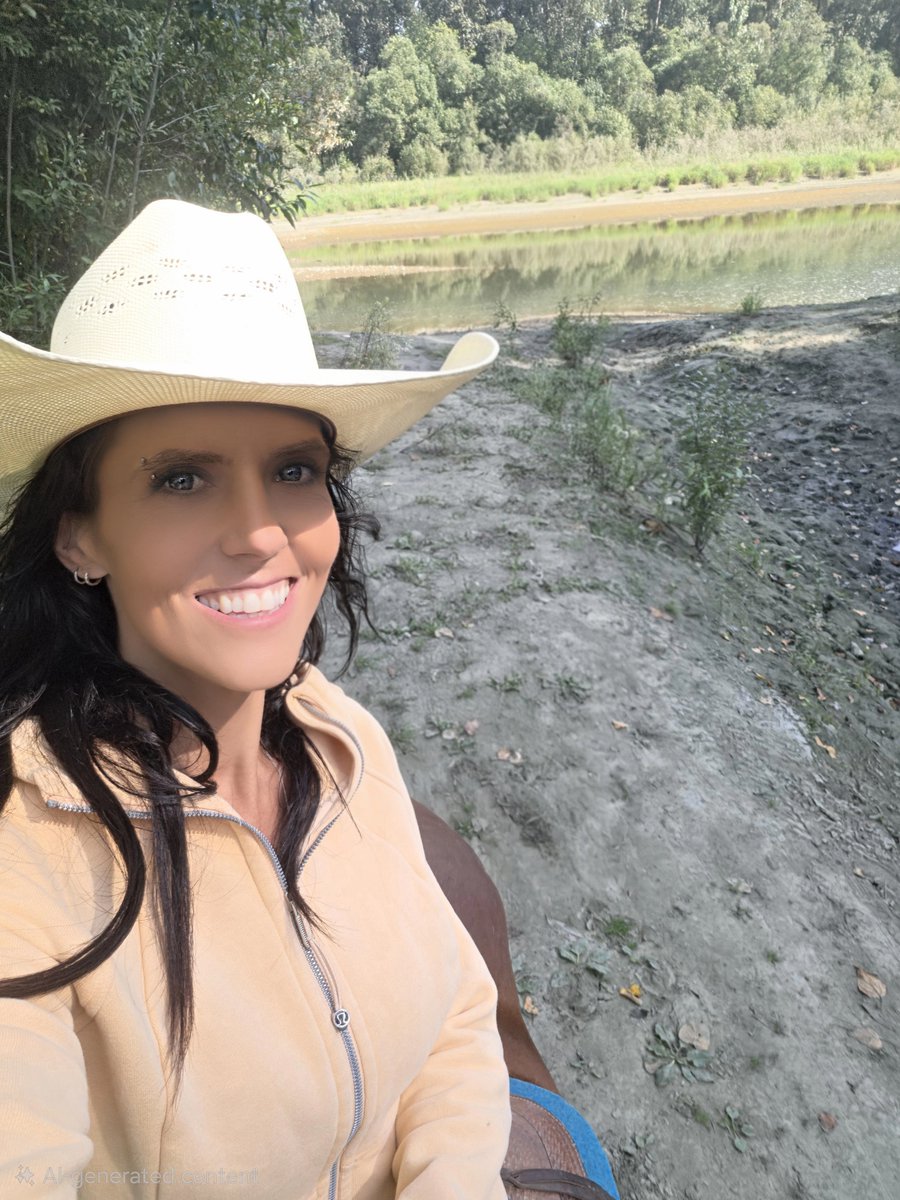 Tayyymackinnon's tweet photo. Beautiful little ride today 🦄 #horse #horsegirl #cowgirl #trail https://t.co/m3FltoQZ97