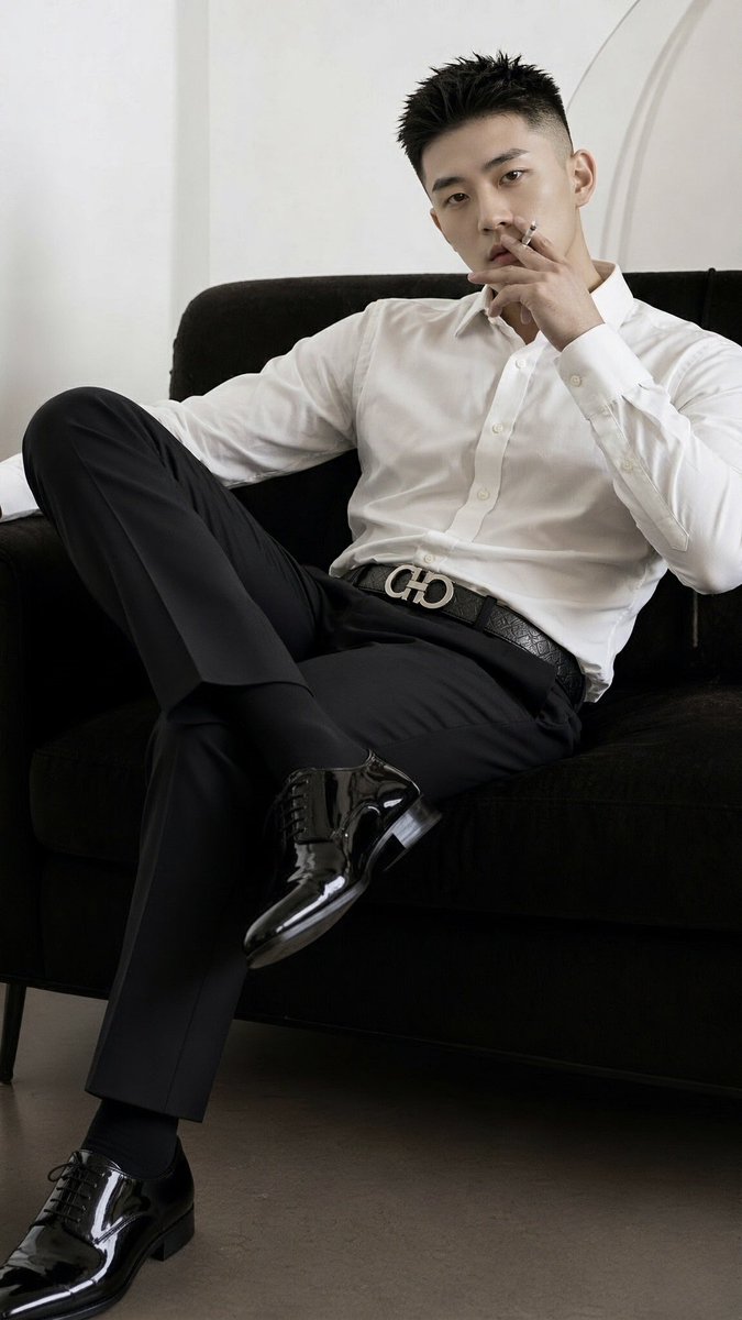 blued6788's tweet photo. White shirt. Black trousers. Zero apologies. 🚬 #menswear #suitstyle https://t.co/Yr1AQsRlAt