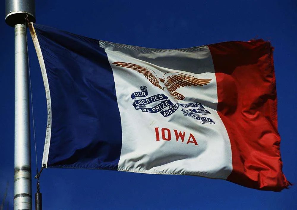 PollTracker2024's tweet photo. Marist poll | 9/17-9/20 RV

Iowa statewide races 2026

US Senate
🟦Josh Turek 50%
🟥Ashley Hinson 42%
—
Iowa Governor 
🟦Rob Sand 54%
🟥Zach Lahn 42%
—
Generic congressional ballot 2026 (IA)
🟦Democratic 50%
🟥Republican 45%
——
President Trump approval 
❌Disapprove 58%
✅Approve 41%

Link to poll: https://t.co/UcY4VFzH0j