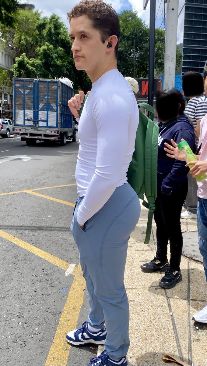 CarlosJaviln2o's tweet photo. Que belleza de morro, esas nalgas son tan perfectas!! #nalgonescallejeros #nalgon #culon #culodemacho #paparazzicallejero #paparazzinalgon #cazadordenalgones #cazadordeculos #menass https://t.co/Y4IoNT1FED