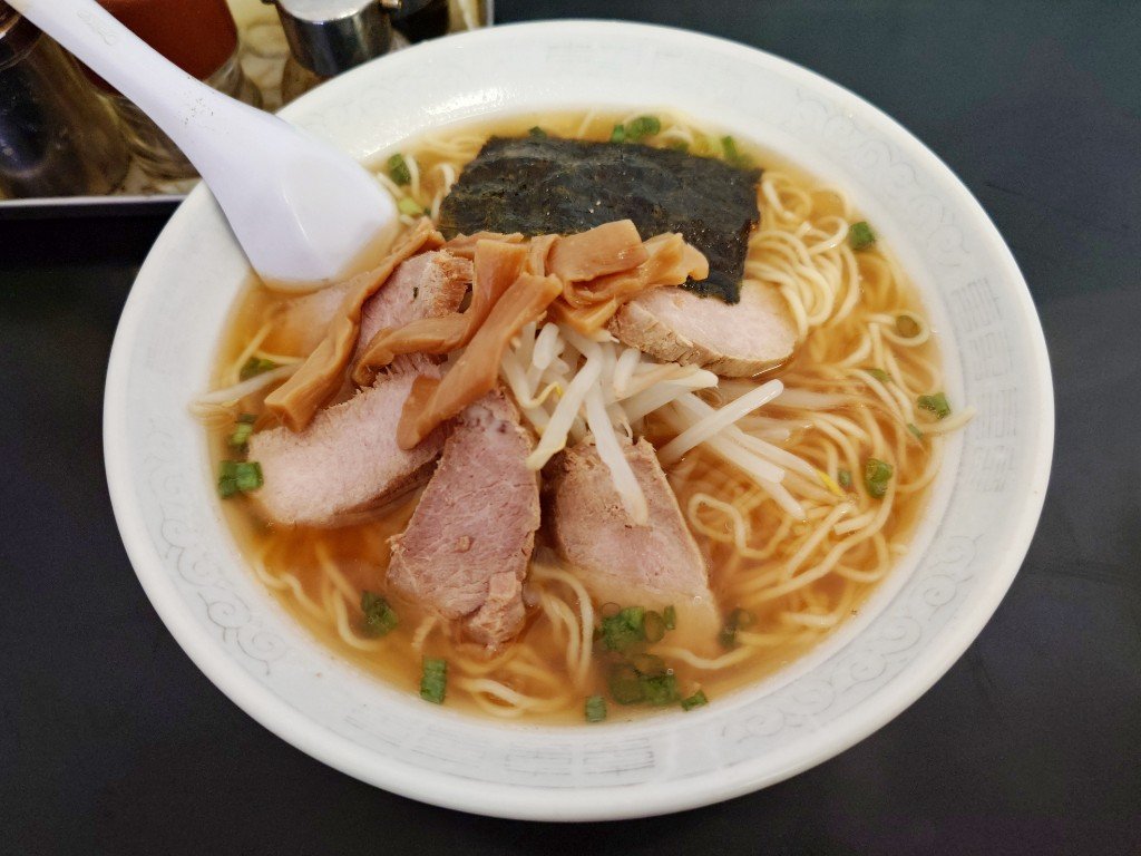 Taka_Sai's tweet photo. よっしゃ地元のラーメン屋だ！
チャーシューメン大盛😋
チャーシューが厚くて良い
–海苑 https://t.co/SggLcXEiQ7
