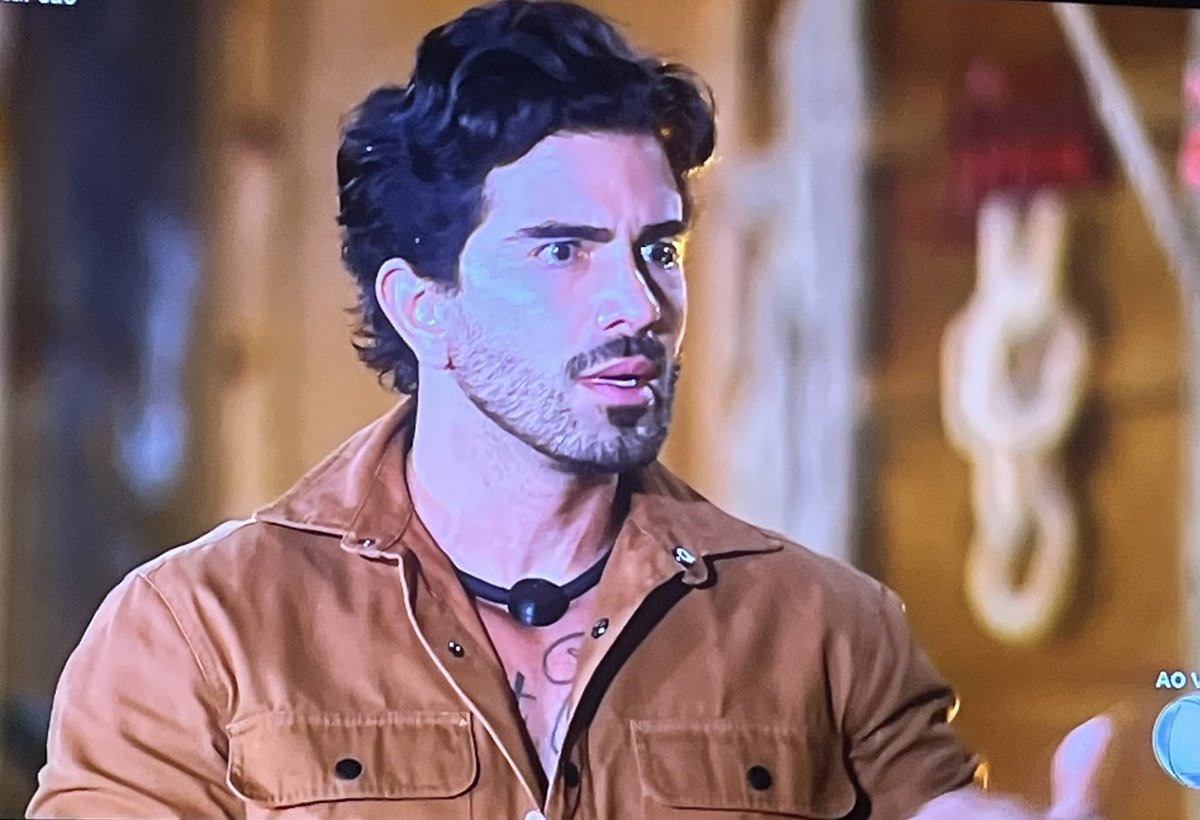 ArianoComenta's tweet photo. Com jogadores iguais a esses o povo querer tirar a sthefanie chega a ser piada #ApontaPeao #AFazenda18 https://t.co/UpsDiOEW9r