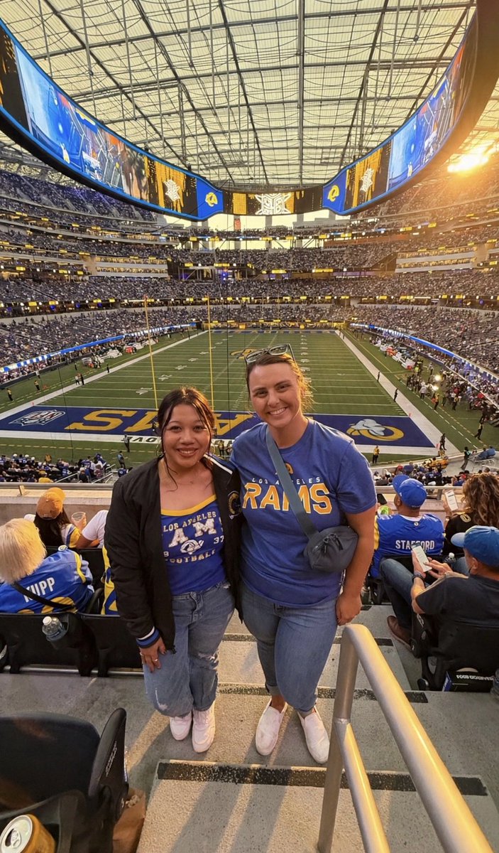 irishloveee's tweet photo. Bestie dates + @RamsNFL football = the perfect Monday ���💛 #ramshouse https://t.co/jcZLzLxGTL
