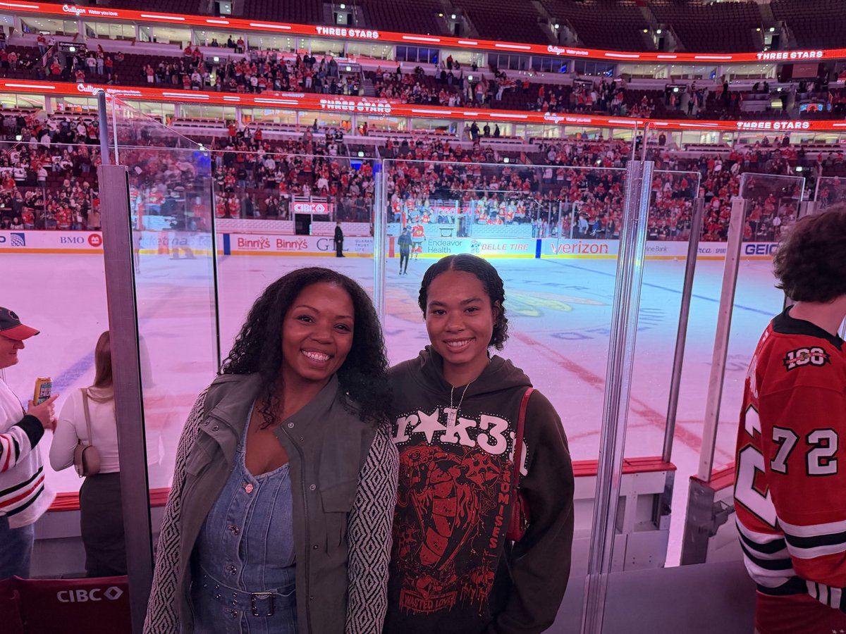marquita312's tweet photo. No place like the Madhouse + an OT Blackhawk’s Win with my beautiful daughter ♥️🏒 #Kaiser #Byram!!!! #BlackHawksWin https://t.co/oEsroBUzN7
