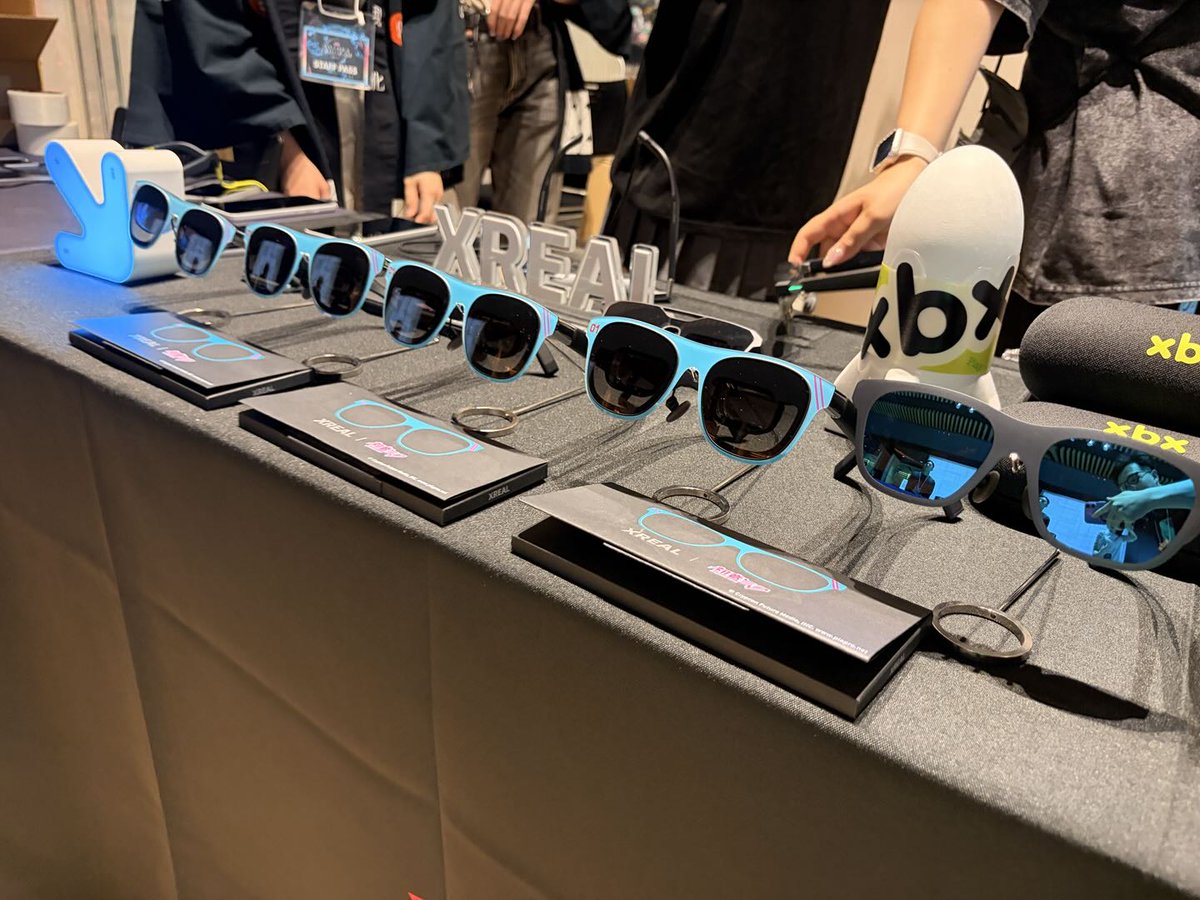 XREALJapan's tweet photo. ／
「初音ミク 夜空プログラム 2026」
＼

本日より、XREAL体験ブースを開催中！🕶️✨

Special Disk体験や、ホログラム展示など、
未来のAR体験をぜひ会場まで！

皆さまのご来場をお待ちしております！

📍 新潟日報メディアシップ
🗓️ 9月21日（月）〜23日（水）

▼ イベント詳細
https://t.co/gkQS1F80UQ

#初音ミク夜空 #Gugenka #初音ミク #XREAL