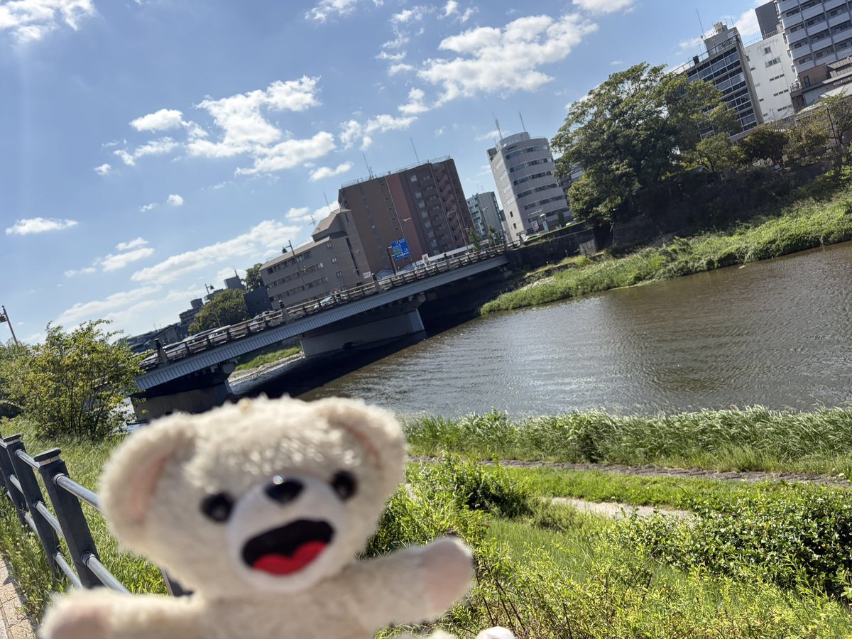 qqf6_'s tweet photo. ここは五条大橋
ザコさんとファーファが弁慶を倒した思い出の場所(そんなに強くなかった) https://t.co/XOAhwN1AUM