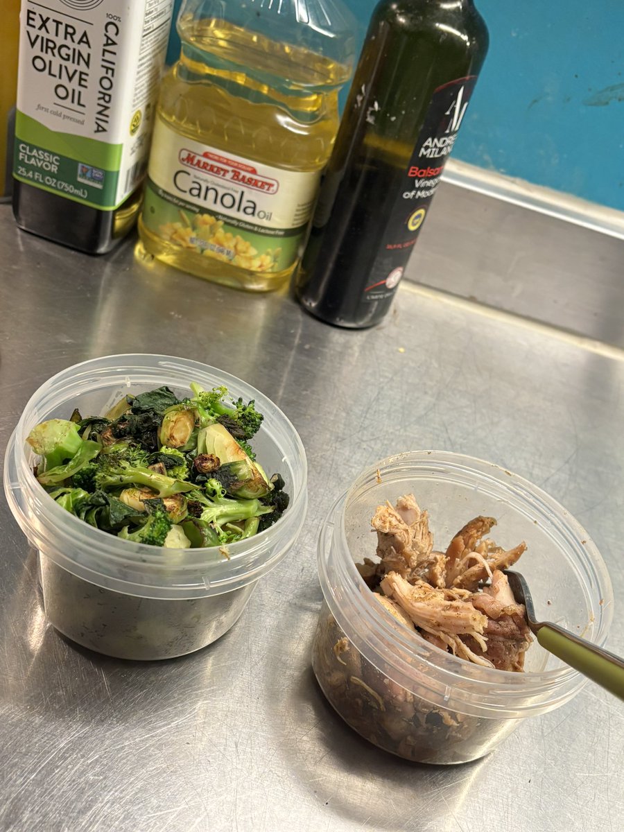 spriteezero's tweet photo. chicken
spinach &amp; broccoli &amp; brussels sprouts https://t.co/MCWQPIDr2q