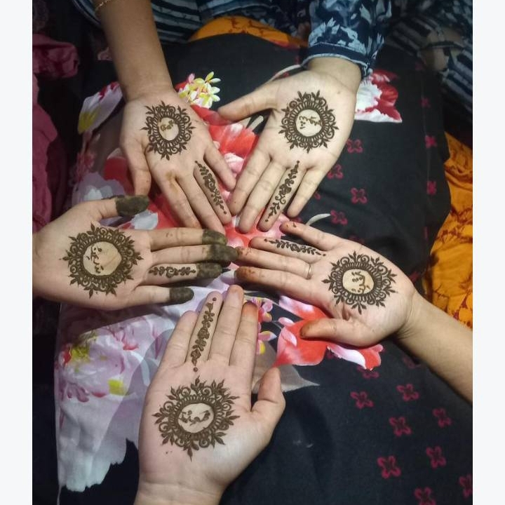 brooklynsmithek's tweet photo. Let every feeling be expressed through mehndi designs, with the longing of love hidden in every stroke. It is not just color on the hands, but a piece of art where dreams and emotions blend into every line. https://t.co/ZaxhjFByZo