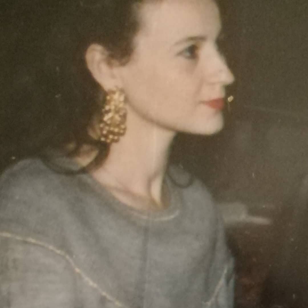 savannahsa9fg2's tweet photo. Me, many years ago. If you want to live a happy life, tie it to a goal—not to people or things. —Albert Einstein https://t.co/I14Qo3B0JG