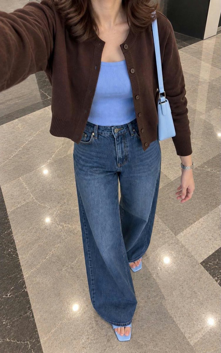 alluraxxsss's tweet photo. GIRL, THIS IS GIVING RICH TITA NA WALANG TIME MAG-OVERTHINK NG OUTFIT 😭🤎

Simple, polished, comfy-looking… pero ang classy ng dating. ✨
Office sa umaga, gala after work? Pwede. 😂 https://t.co/fCvdfBj9GL