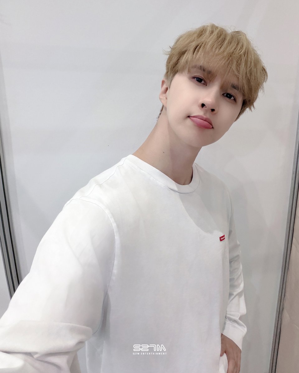 S27M_official's tweet photo. 켄과 함께하는 따뜻한 추석 ✨

@jaehwany0406 
#켄 #KEN #이재환 #LeeJaeHwan
#S27M #에스이십칠엠 https://t.co/l5OPuWIklD