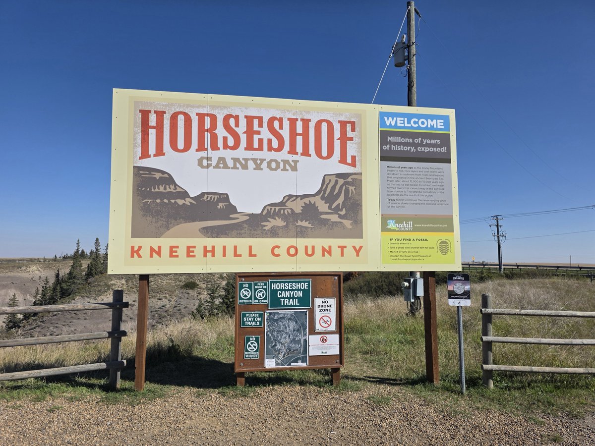 3rwinU's tweet photo. #DinosaurCountry #Geology #HorseshoeCanyon #AlbertaBadlands https://t.co/Ttylnwnglh