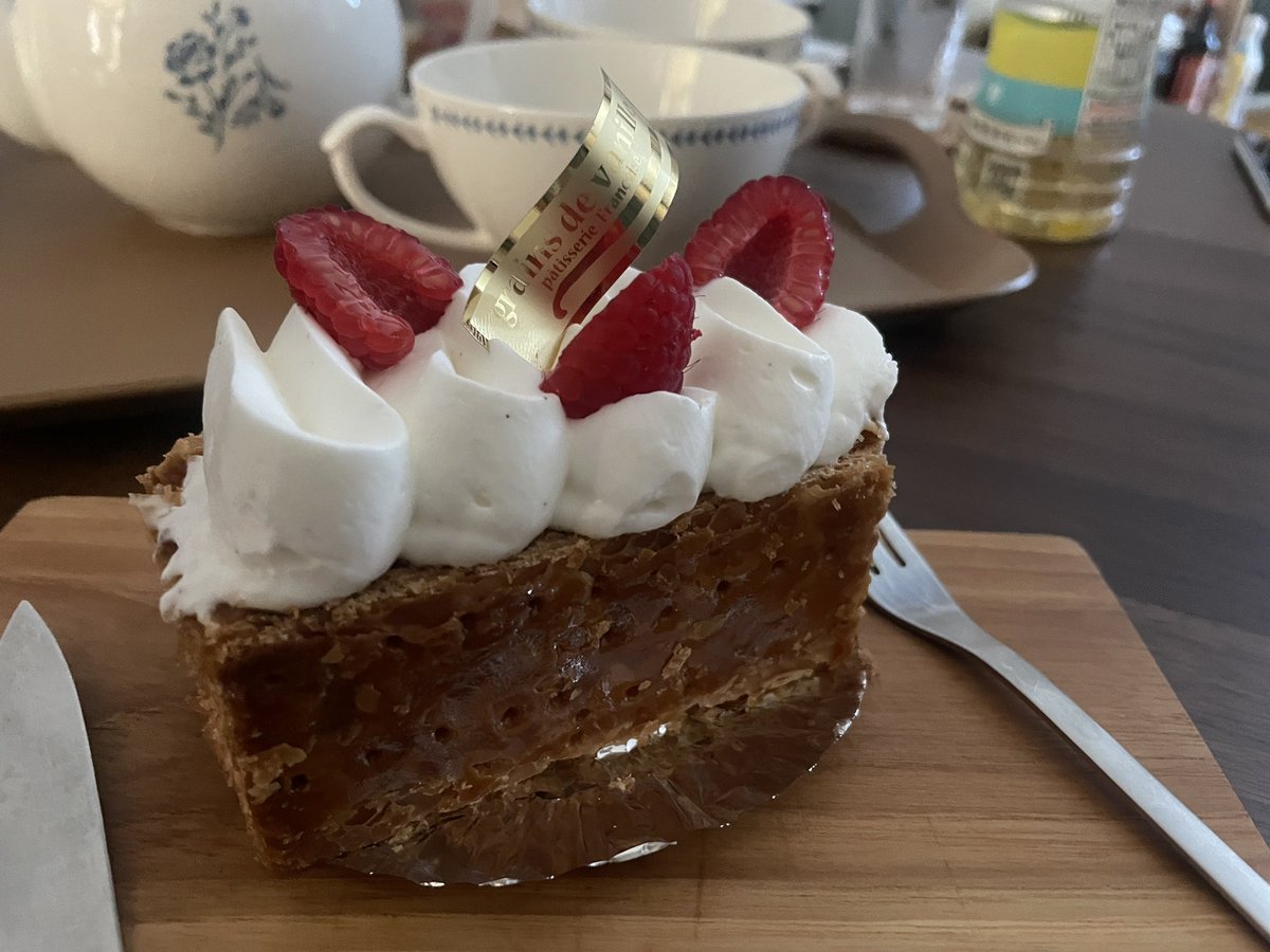 Dasu_bader's tweet photo. 今日は誕生日なので、ケーキをいっぱい食べても許される🍰 https://t.co/jR8oOTUPBv