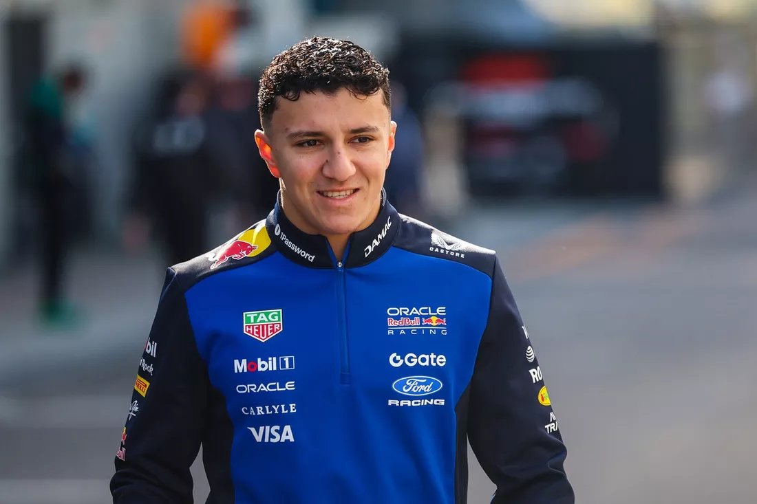 FProzIrrazabal1's tweet photo. Isack Hadjar volverá a correr con Red Bull este fin de semana en Bakú después de tres carreras recuperándose de su lesión en la muñeca

El piloto quien lo reemplazó, Liam Lawson, volverá a Racing Bulls

#F1 #Fórmula1 #Azerbaiyán #AzerbaijanGP 🇦🇿 https://t.co/VmafHriMio