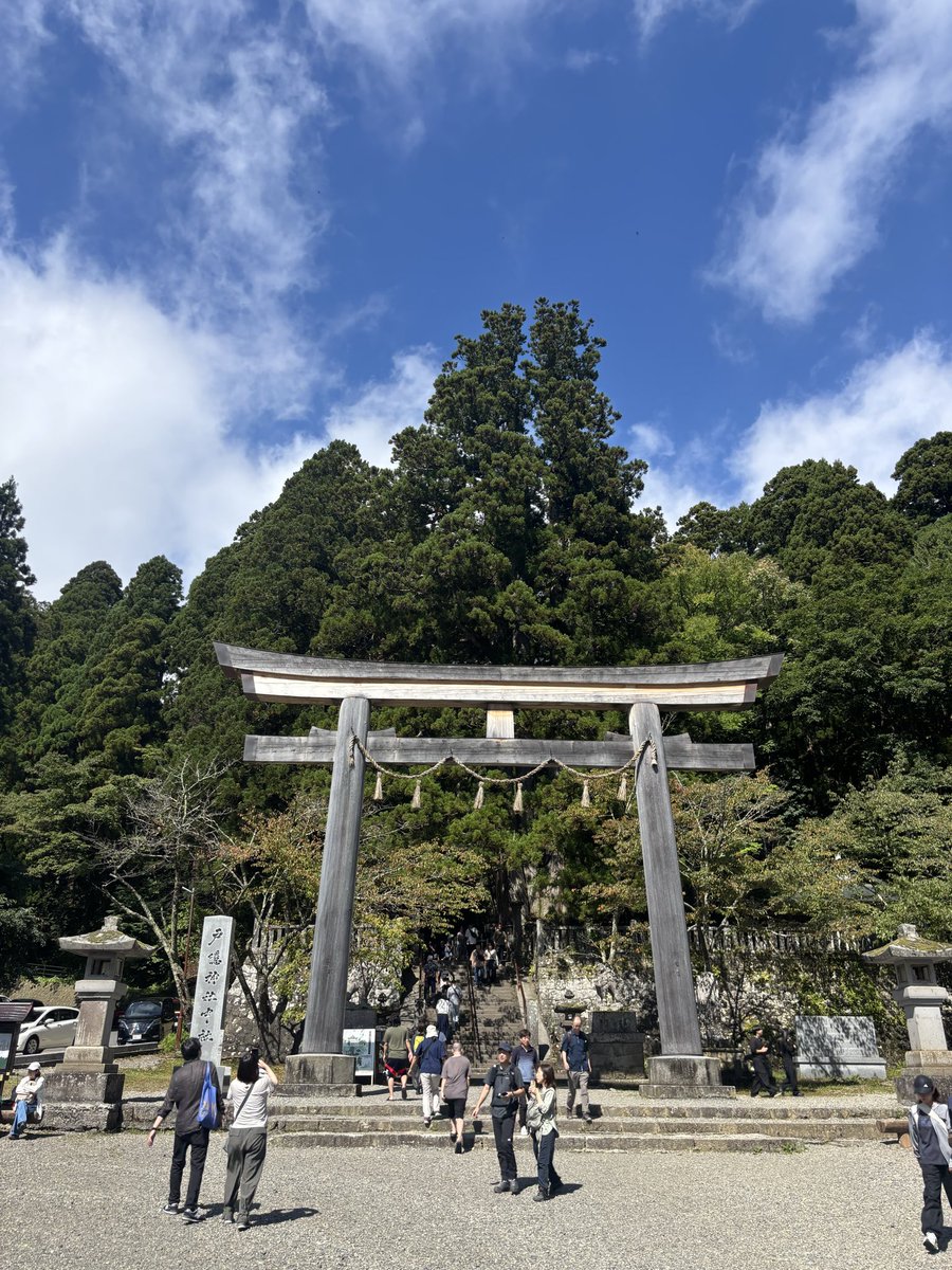 tr6_9's tweet photo. 戸隠神社5社回った。最後の奥社で参拝渋滞してた。10分かからない距離を100分かかった。疲れたので長野駅近くで一泊する。 https://t.co/jlDUkdAj8q