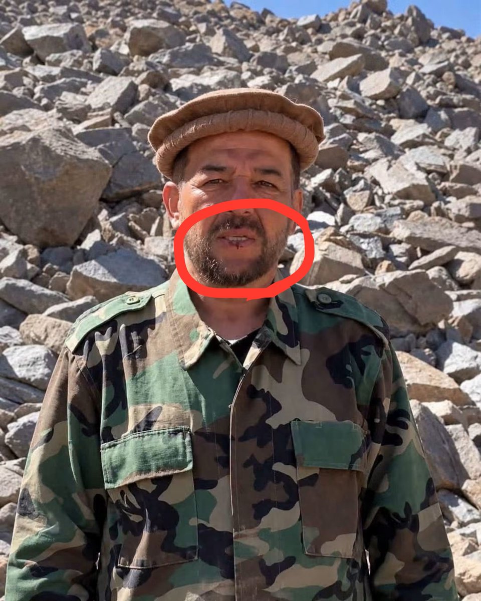 rohullahparwan1's tweet photo. مهم🚨🔻د شر او فساد غړي ریګستاني تازه ویډیو؛ د شالید، رڼا او سیورو ترمنځ د پام وړ تناقضونه..!

د «ریګستاني» په نوم دې بغاوتګر یوه ویډیو خپره کړې، چې یادونه یې کړې ده چې نن، د سپټمبر ۲۱مه، چې د میزان له لومړۍ نېټې سره سمون خوري، پیغام یې خپور کړی.

حال دا چې نن د سنبلې ۳۱مه نېټه ده او لا هم د میزان میاشت نه ده داخله شوې.

له دې څخه ښکاري چې د دې لنډغر ویډیو او پیغام دواړه جعلي دي.

په بله ویډیو کې بیا وايي: «د الله اکبر ویل مې له وسې نه کېږي.»

خو په دې ویډیو کې بیا تازه یې افغانستان ته د تګ ادعا کړې؛ څلور ورځې وړاندې یې په یوه ویډیو کې ویلي وو چې «مقاومت روان دی».

نوموړی په هماغه ویډیو کې دومره کمزوری ښکاري چې وايي: «د الله اکبر ویل مې له وسې نه کېږي.»

په لومړۍ ویډیو کې د ریګستاني شونډې وچې او وتلې ښکاري، خو د همدې شر او فساد ډلې له لوري نن خپره شوې بله ویډیو کې یې د شونډو بڼه بدله او عادي ښکاري.

سربېره پر دې، په نوې ویډیو کې د نېټې په اړه هم داسې څرګندونې شوې چې د ویډیو د ثبت له ادعا شوې نېټې سره سمون نه خوري.

د ویډیو له ظاهري نښو داسې احتمال مطرح کېږي چې ښايي ویډیو په کوم درېیم هېواد کې ثبت شوې وي.

دا هم باید ووایم چې د مصنوعي ځیرکتیا (AI)، ډیجیټلي ایډیټ یا نورو تصویري وسایلو په مرسته د ویډیو شالید او چاپېریال د غرنۍ سیمې په بڼه برابر شوی.

د ویډیو په شالید کې د غرونو او ډبرو بڼه هم د پام وړ ده.

د هندوکش په ډېرو برخو کې د غرونو طبیعي جوړښت، د ځمکې بڼه او لویې طبیعي ډبرې له هغه څه سره د پرتله کولو وړ دي چې په دې ویډیو کې لیدل کېږي.

بله مهمه موضوع د لمر د رڼا او سیورو جهت دی. د ریګستاني پر مخ داسې ښکاري چې رڼا له یوې خوا پرېوځي، خو د شاوخوا ډبرو سیوري بل لوري ته لیدل کېږي.

د هندوکش په لوړو غرنیو سیمو کې د باد او طبیعي چاپېریال شرایط هم باید په پام کې ونیول شي. په ویډیو کې د باد څرګندې نښې نه په لباس کې او نه هم په ثبت شوي غږ کې ترسترګو کېږي.

د ویډیو د ثبت ادعا شوې نېټه، د هندوکش د سیمې هوا، ارتفاع او د ریګستاني لباس باید له یو بل سره پرتله شي. که د ثبت ځای واقعاً په لوړو غرونو کې وي، د هغه وخت د هوا شرایط ډېر سره توپیر لري.

اصلي خبره دا ده چې دوی پروژې پر مخ وړي، د ویډیوګانو پر سر ورته پیسې ورکول کېږي چې افغانستان ناامنه وښيي؛ بس، کنه نه دي میدان خلک دي او نه هم په کالدارو چا جنګ ګټلی دی.

پاکستاني رژیم ورته دفترونه او کمپونه هم ورکړي دي او د میاشتې ۴۰ زره کالداري معاش ورکوي.

په بلوچستان کې د دوی حضور هم تایید شوی او ځینو خلکو د خپلو خپلوانو تایید هم راته کړی چې له ایران څخه پاکستان ته تللي دي.

په دې وروستیو کې د شر او فساد یو شمېر مهم غړي وژل شوي او ځینې نور یې نیول شوي دي.