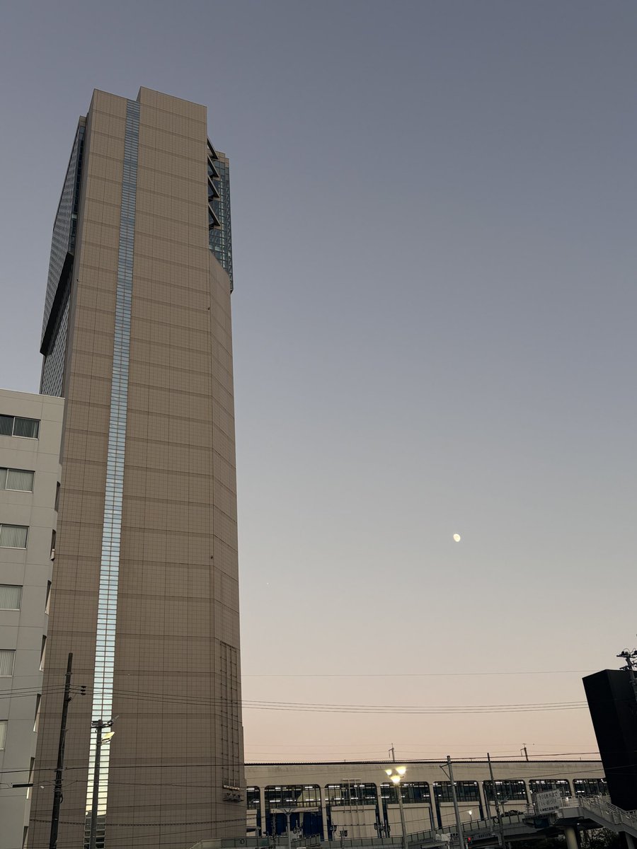 contentomucho's tweet photo. 今夜は
いい月夜🌔 https://t.co/FqzpoLqZRp
