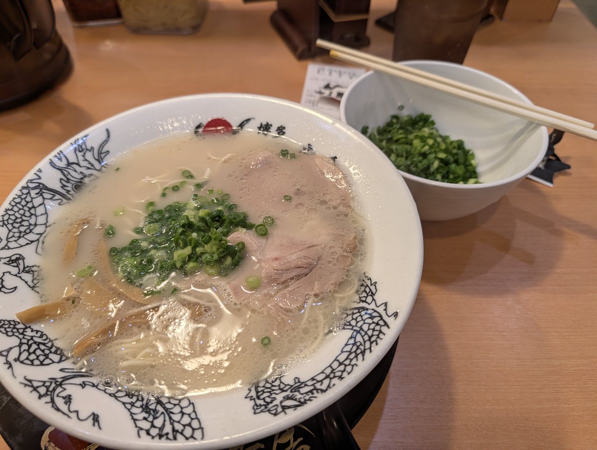 fic3203's tweet photo. 福岡楽しんだ！明日から折り返しや！！ https://t.co/0mlmW39Bmn