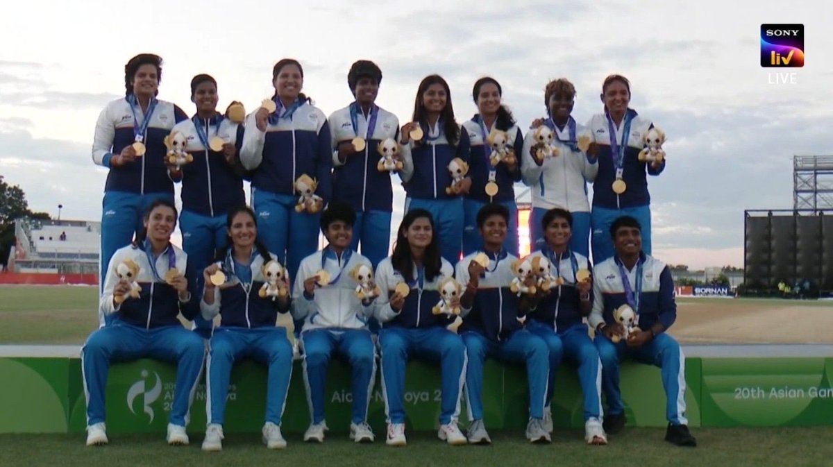 mufaddal_vohra's tweet photo. Indian women's team in the last 12 months. 🇮🇳🏅🏆

World Champions. ✅
Won the Test match at Lord's. ✅
Asian Champions. ✅ 
Gold medal in Asian Games. ✅ https://t.co/wu7MvYrNBl