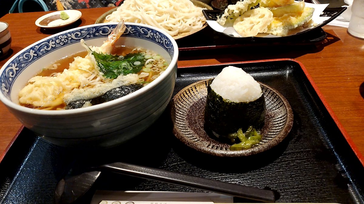 GdZm9's tweet photo. 『まさや』の天ぷら蕎麦💕 https://t.co/tliOX3LfML