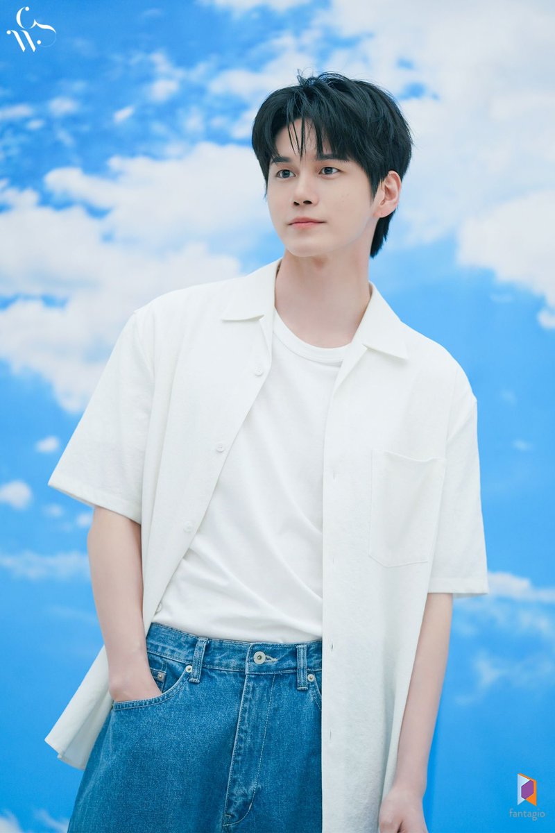 ongepics's tweet photo. Behind the scene photos of #OngSeongwu from the poster photoshoot for his 2026 solo fanmeeting <Let's go-ONG!> (1)

🔗: https://t.co/MFzH07jBN2 https://t.co/R0WkiRTjyC