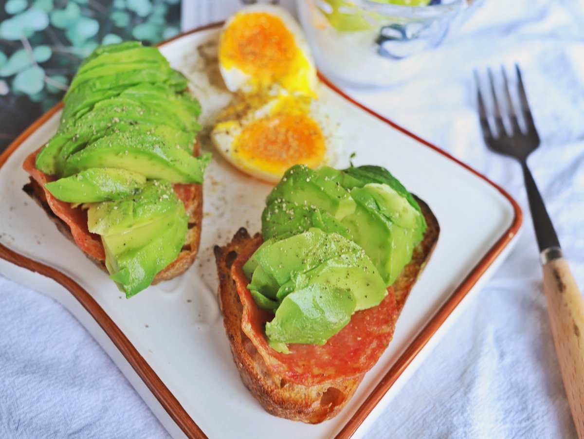 CucCoronel's tweet photo. Just whipped up fluffy homemade avocado egg toast—creamy avocado, soft runny yolk, a pinch of red pepper flakes, and a sprinkle of sesame seeds. Quick, tasty, and perfect for lazy weekends!， https://t.co/eB2lPbqvNE
