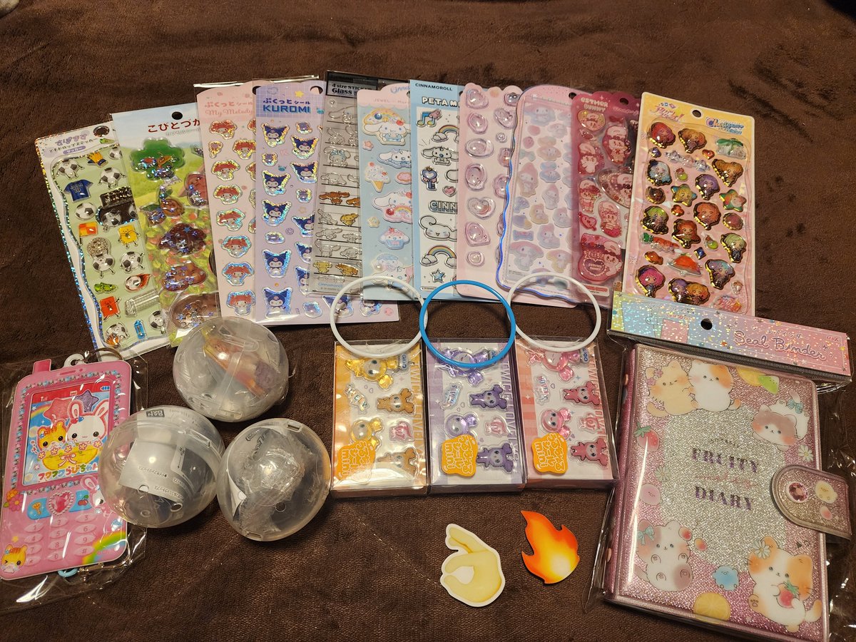 yokotin_0709's tweet photo. 昨日は 台風の為 
ずーっと楽しみにしていた
LIVEを諦めた娘ちゃん
でも 諦めきれなくて
ずーっと泣いてた🥲
なので 今日は 気分転換に
ゲーセンガチャシール巡り🤭
シールは50%OFFも沢山あった♡
やっと笑顔が見れて良かったー

さて  明日の準備でもしますかね...☺️ https://t.co/Ylq2QHtLXg