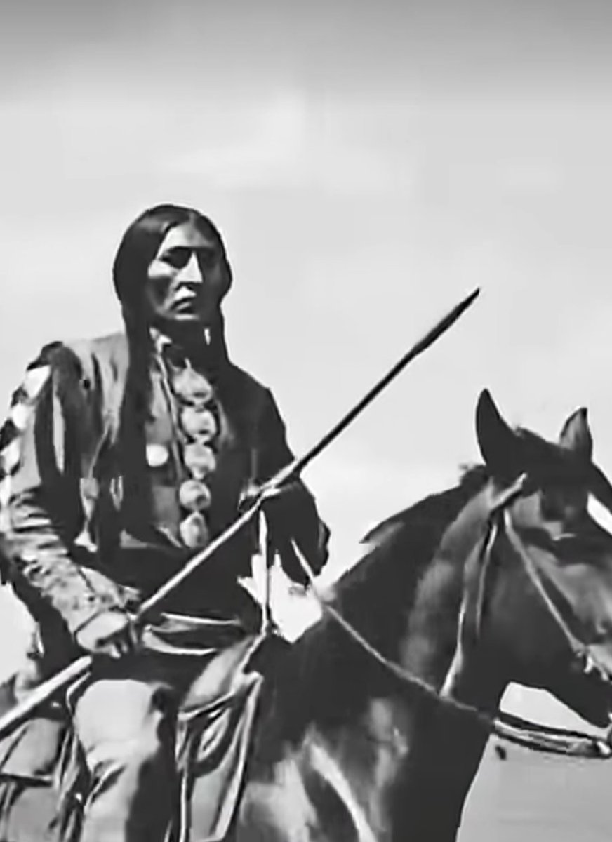 MargalCanada's tweet photo. These Indigenous people were robbed of their lives, their futures, and their dignity. 

Wait a moment.
 Who said it’s in the past? 

They are still doing the same thing—or worse—but to immigrants, and one day, it will be remembered.

En español 

A ESTAS PERSONAS NATIVAS LES ROBARON SU VIDA, SU FUTURO, Y SU DIGNIDAD.
