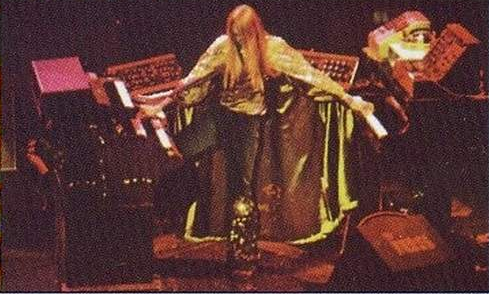 ProgROCK_Bon's tweet photo. Rick Wakeman-The Journey (Live)· https://t.co/CpnMnBelvE #nowars☮️ https://t.co/6gc2QuYusX