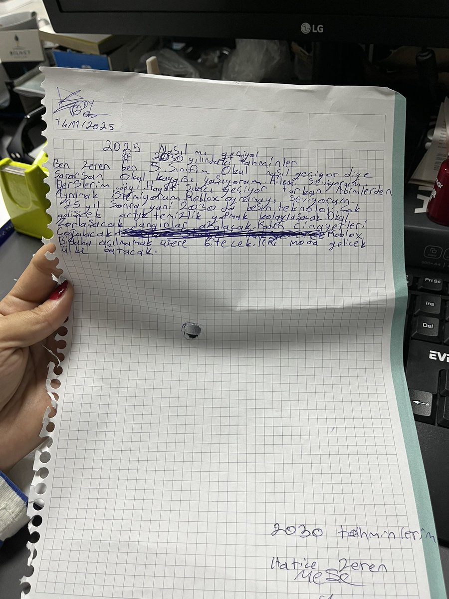 seymayaca's tweet photo. Hatice Zeren’in 2030 taminleri 
Ülke batacak kdleöfmwgöçsmrösçsçq https://t.co/1GsKnZwooP