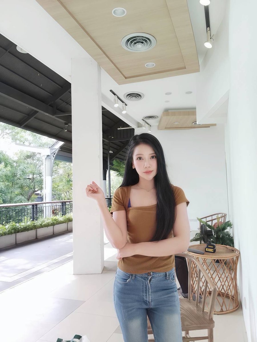 SimoneZiss5kx6's tweet photo. 🤍ผิวใสฉ่ำวาว สวยดูเลอค่า💫 ไอเทมลับที่บิวตี้บล็อกเกอร์เกาหลีโหวตให้เป็นอันดับ 1!"ของ ครีมกันแดดเนื้อซูเฟล่ บางเบา คุมมันนาน🌞

🆔 ไอดี iiuu98
#รับงานสมุย #สมุย https://t.co/2zTQZnL95S