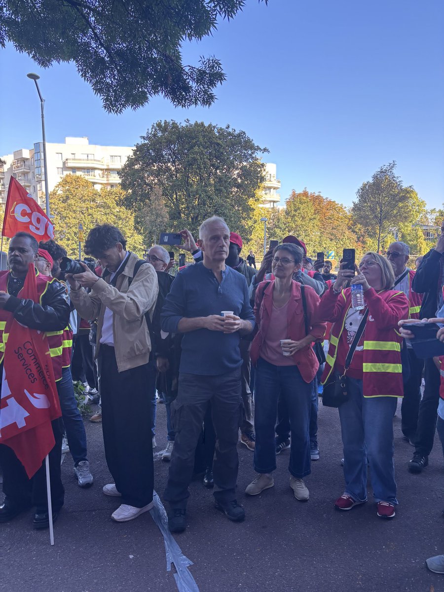 n_arthaud's tweet photo. Sodexo : soutien aux travailleuses et travailleurs qui s’opposent aux 1100 licenciements programmés pour engraisser toujours plus les actionnaires ! https://t.co/sNcsgRfMGk