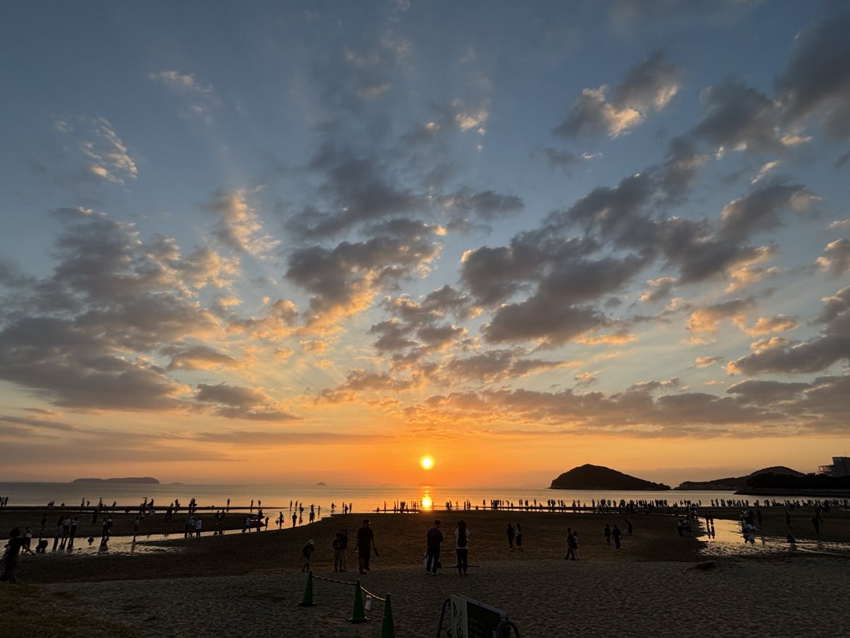 SariaSunSet's tweet photo. https://t.co/QpV3La9PUk