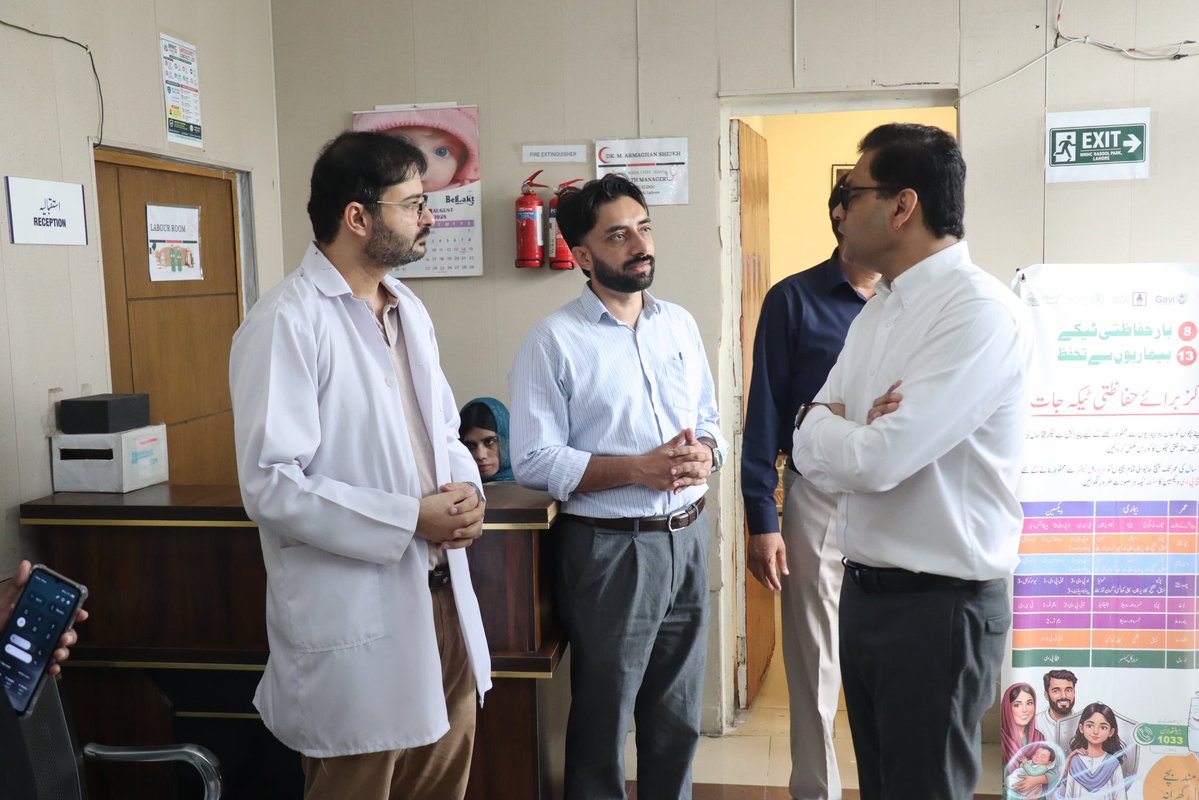 commissionerlhr's tweet photo. Commissioner Lahore Division,Nauman Yousuf,today visited different areas of Lahore regarding ongoing Anti Polio vaccination Campaign in Lahore.He visited polio center n homes to check performance of field workers.He marked the vaccinated child n checked tagging by teams on doors.

@MaryamNSharif @GovtofPunjabPK @Marriyum_A @AzmaBokhariPMLN @CS_Punjab