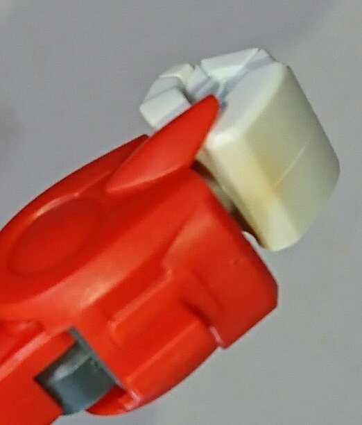 S_warrior_Mars's tweet photo. ガンプラのヴァルキランダーとかも、KPS樹脂は赤と白は相性悪い…

KPSの塊である30MS、30MMとかをコレクションケースに積めて保管してる人は一度確認したほうがいいぞ！

白は色移りしたらスグミッションにも使えなくなるぞ！（多分…） https://t.co/lLjsKLrJfZ